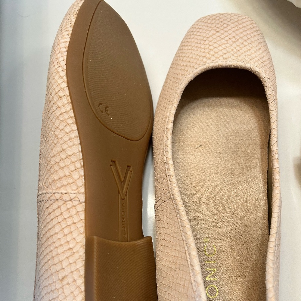 NEW - VIONIC Women's Orinda Cameo Rose Flats Size 6.5 Wide